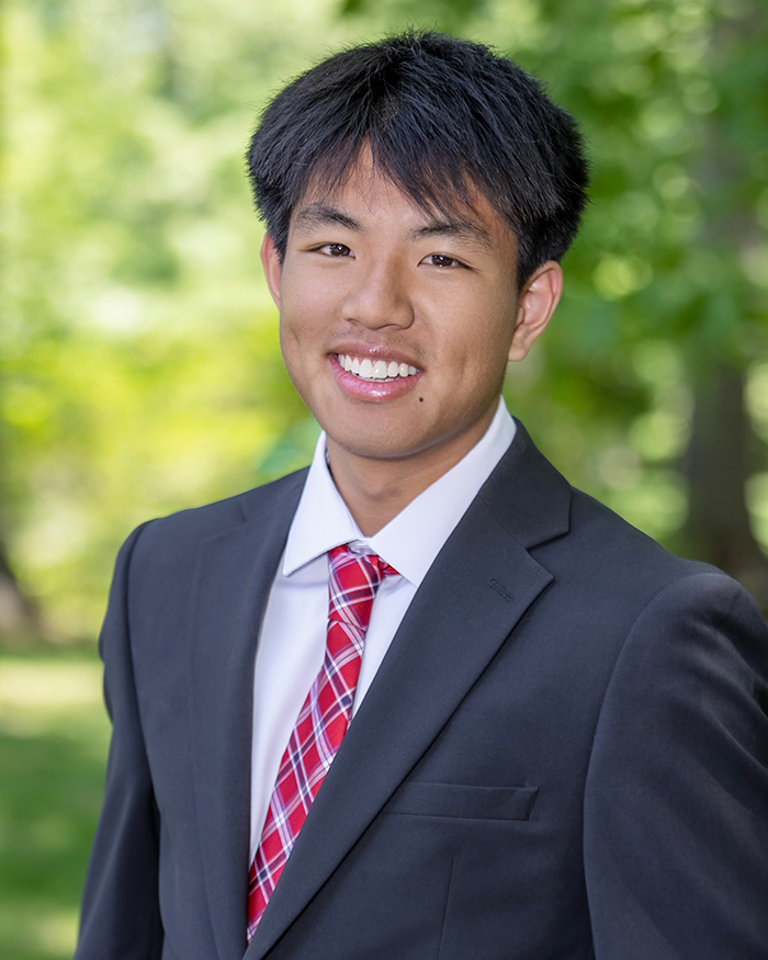 Headshot of Everest Yang