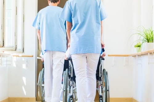 Night staff at nursing homes had lower rates of COVID-19 testing, vaccination than day shift, study finds - Vimarsana News