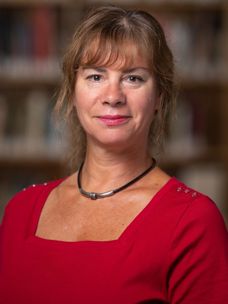 headshot of Rae Gould