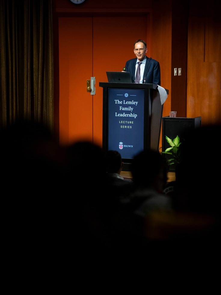 Image of Guido Imbens speaking at a lecturn