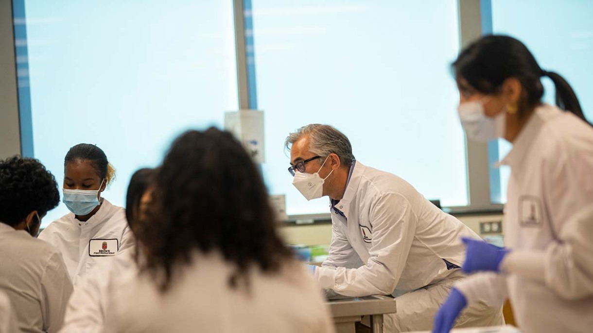 New medical school enrichment course offers local high school students a taste of medicine