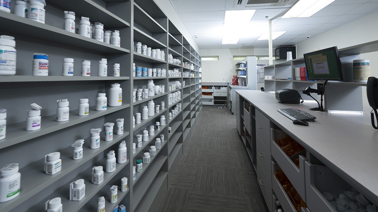 Pharmacists can start off patients on street to recovery from opioid use dysfunction, review demonstrates