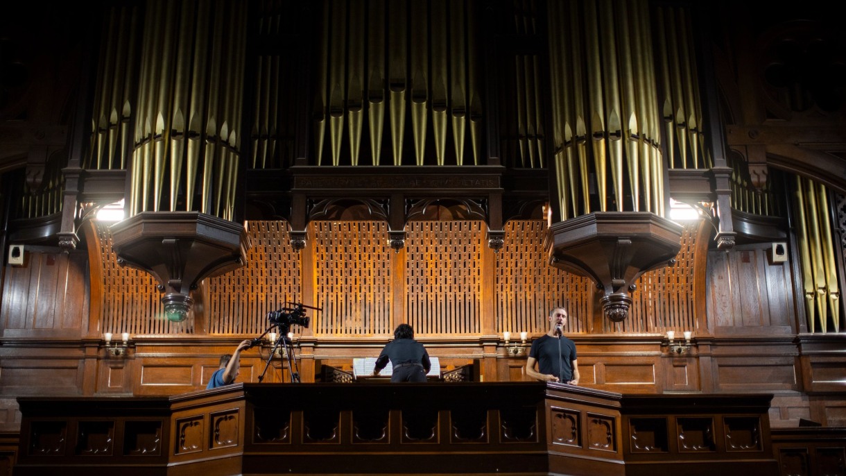 Historic, one-of-a-kind organ in Sayles Hall dazzles during major