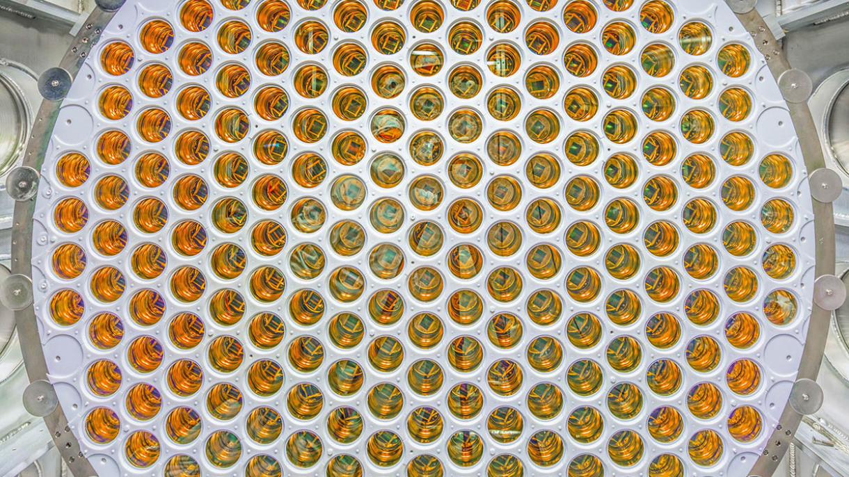 LZ experiment sets new record in the hunt for dark matter, glimpses ... - 