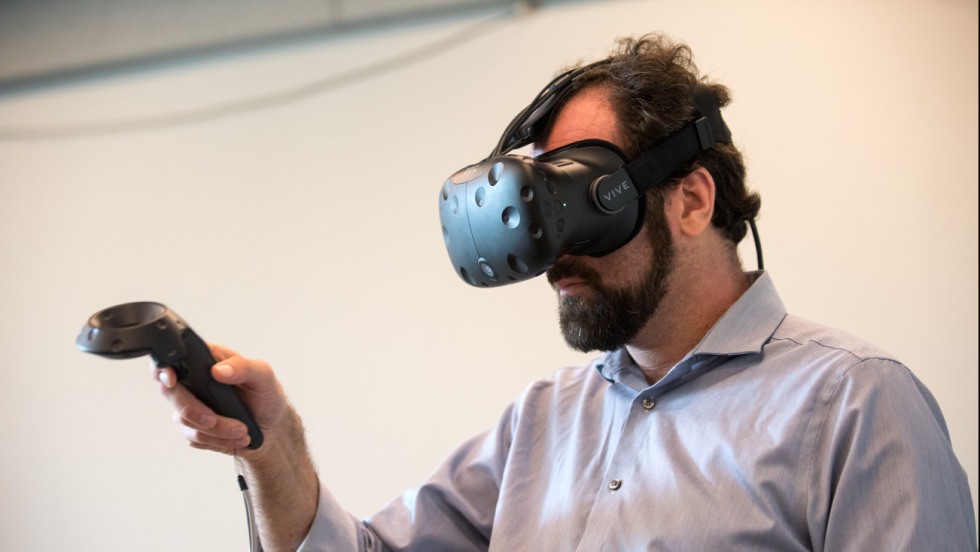 David Blumenthal using VR headset