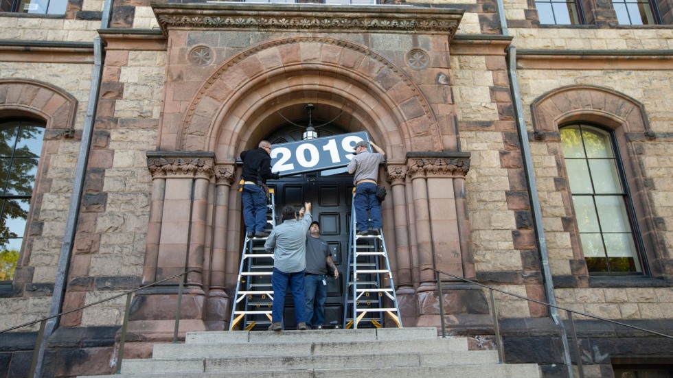 Sign Install