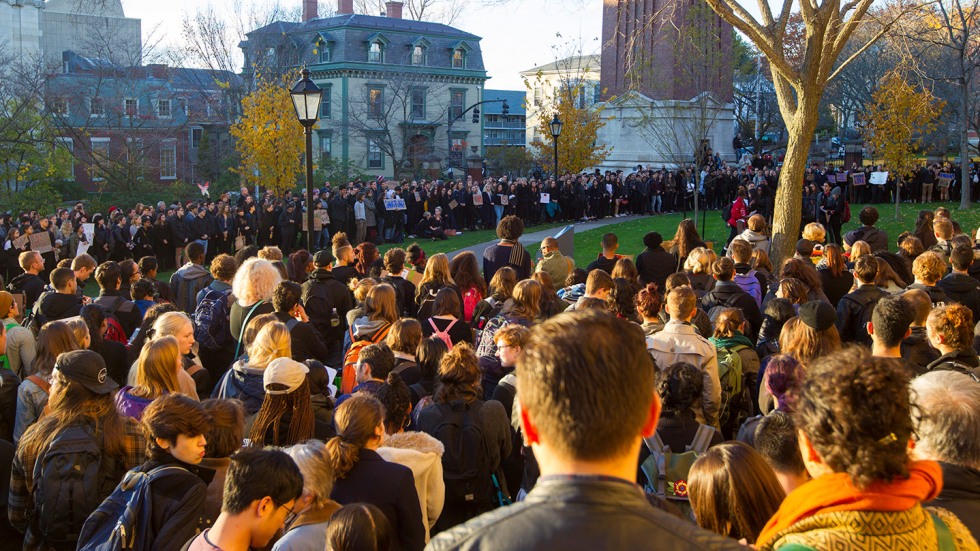 Swarm of students on Quiet Green in sunshine