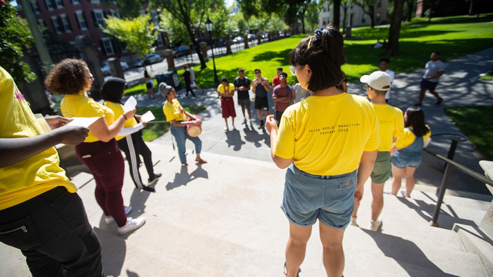 Students on pre-orientation tour