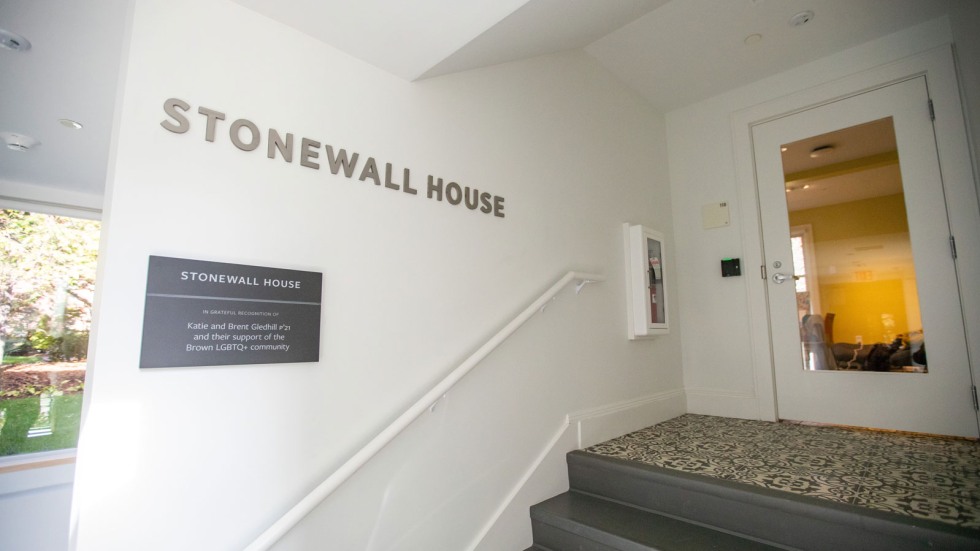 Plaque identifies Stonewall House and the donors