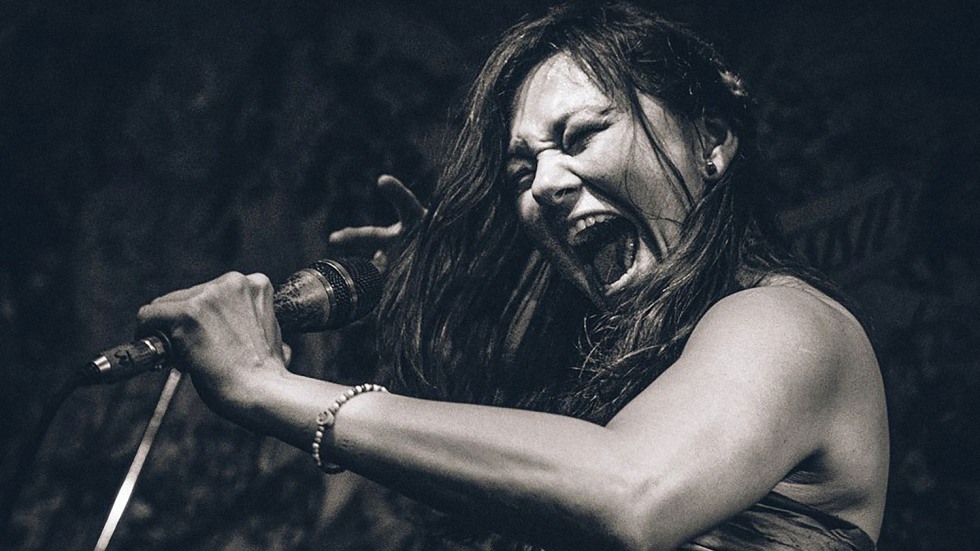 Tanya Tagaq singing