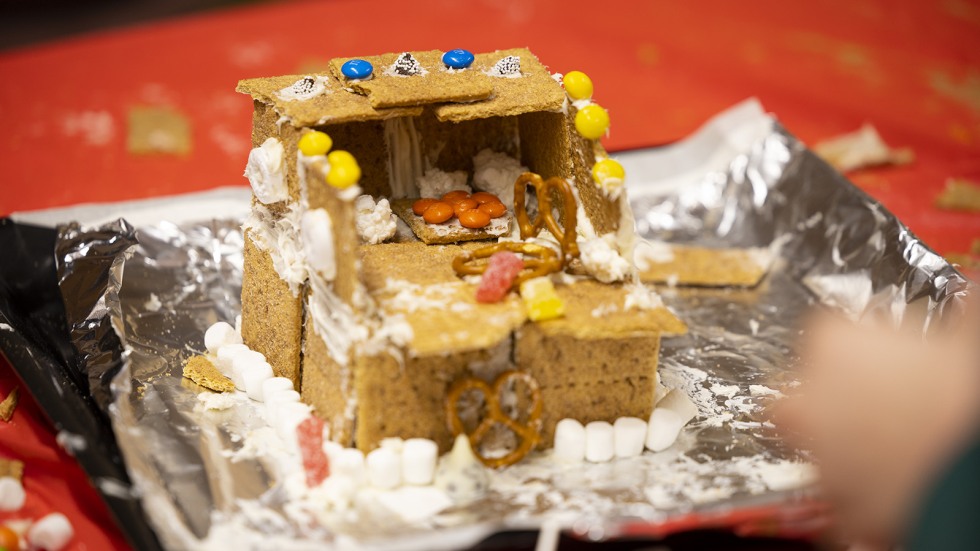 close up gingerbread house 