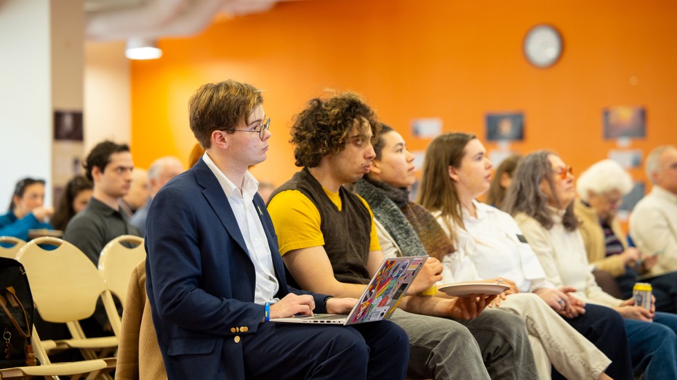 audience listens to lecturer