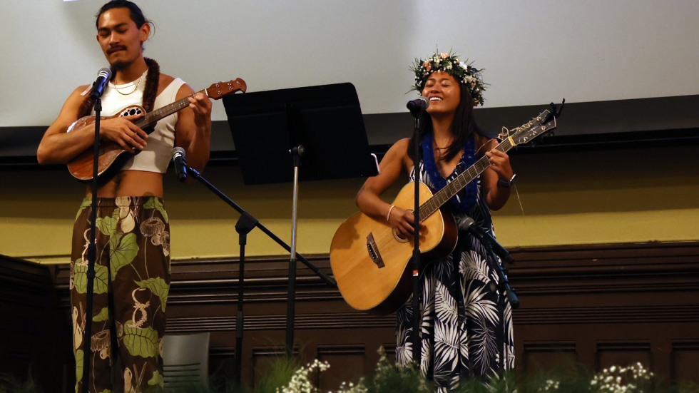 Students lead jam session at luau 