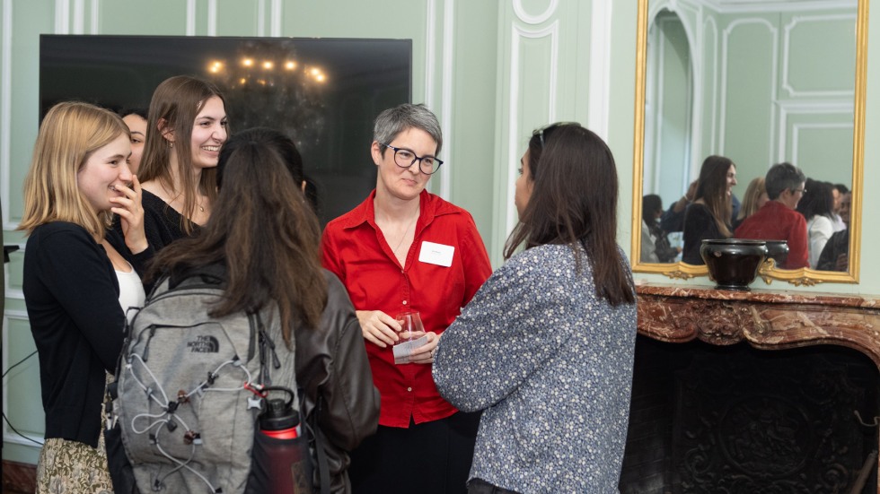 erin reeser talks with attendees