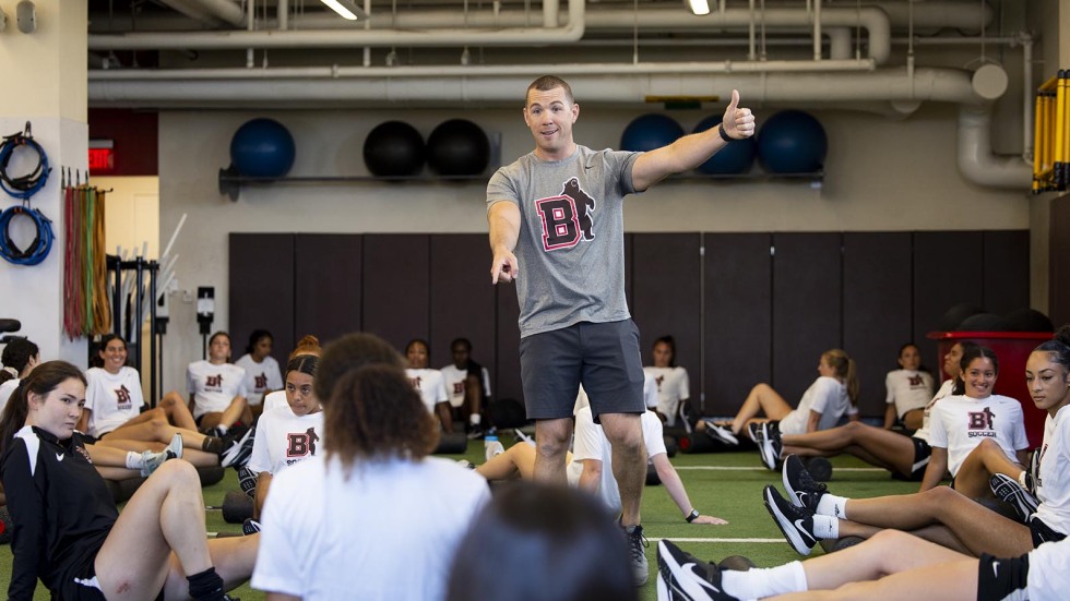 Pimentel trains with the women's soccer team
