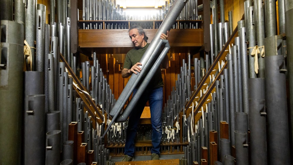 Historic, one-of-a-kind organ in Sayles Hall dazzles during major