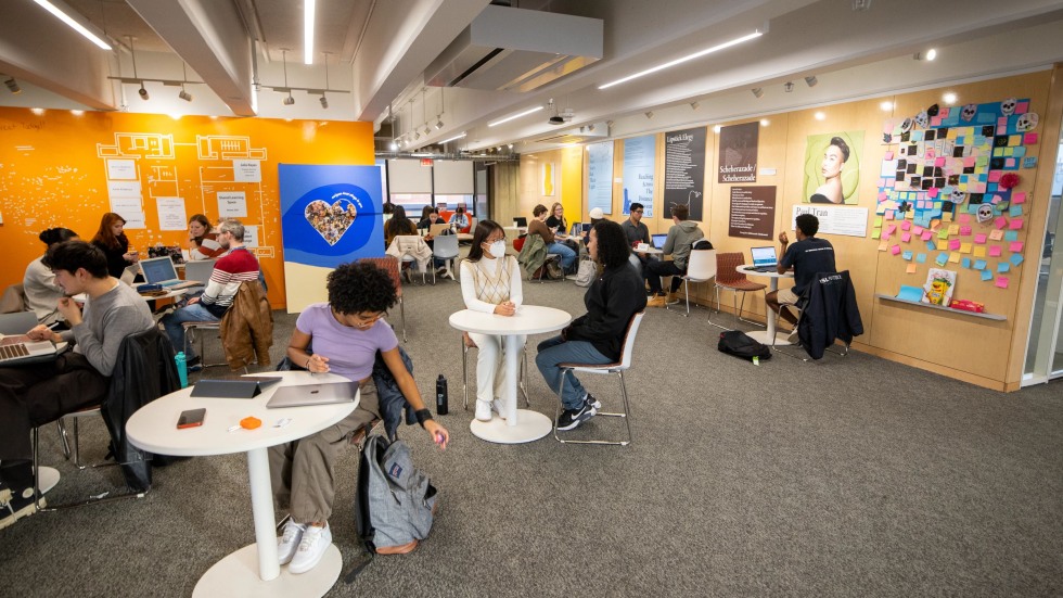 Students in U-FLi Center