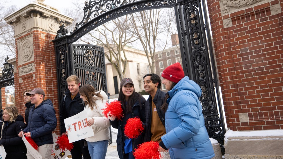 Crowd cheers on incoming student procession