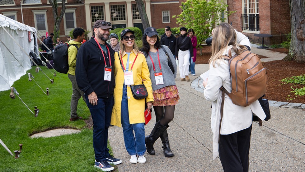 alumni arrive on Wriston Quad