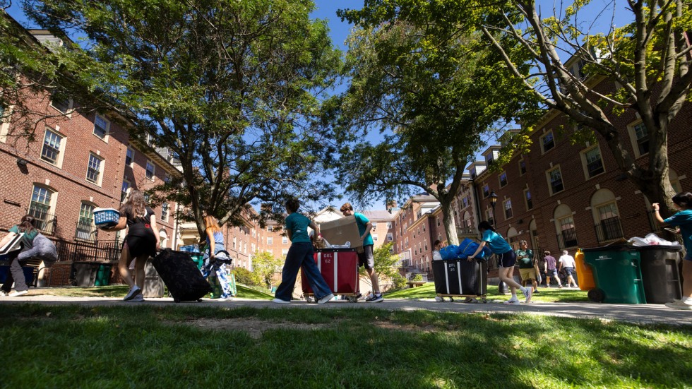 Students move in to residence halls