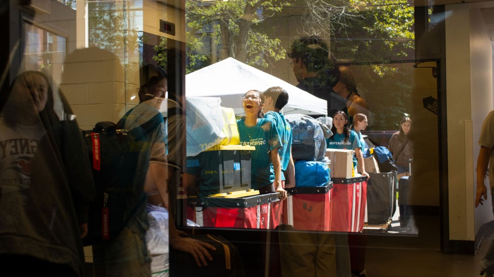 Students move in to residence halls