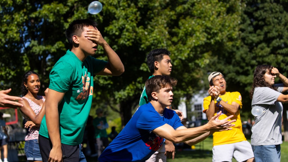 Water balloon toss