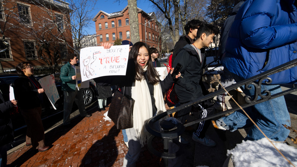 Student holds up welcome sign
