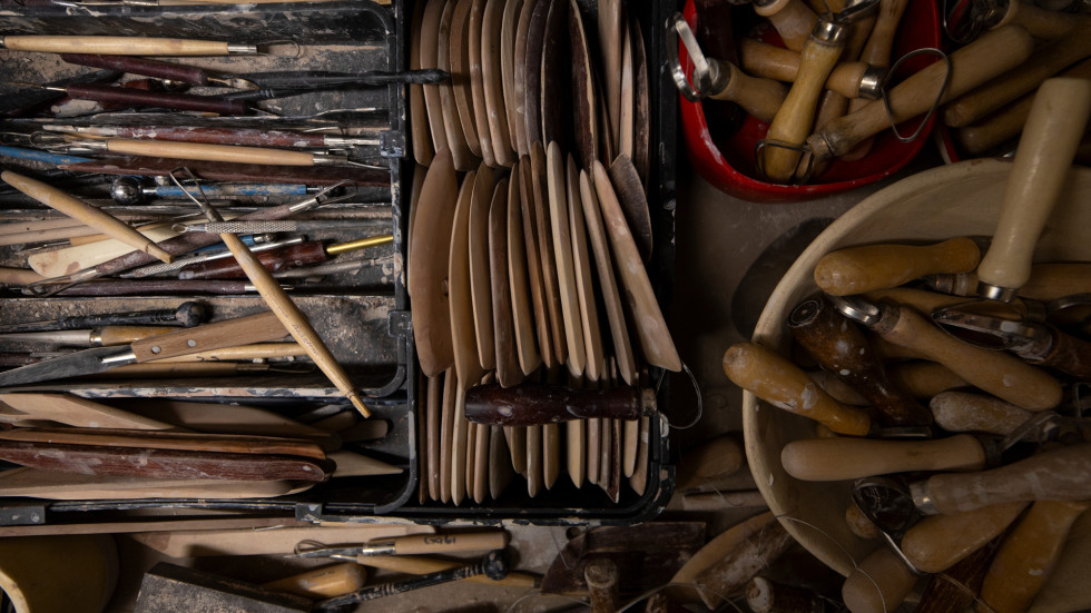 Detail image of various sculpting tools