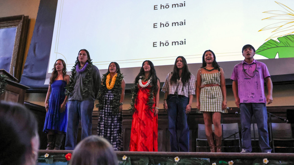 Students lead the 'oli or opening chant 