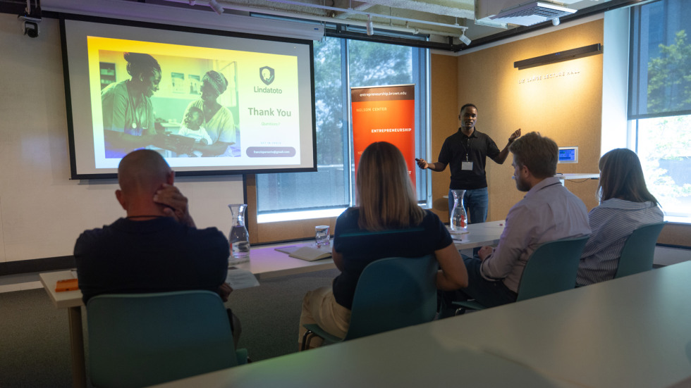 Francis Parserio pitches Lindatoto at Bears Lair