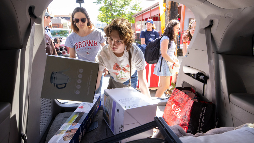 Lily D'Ordine unloads boxes from her family's car