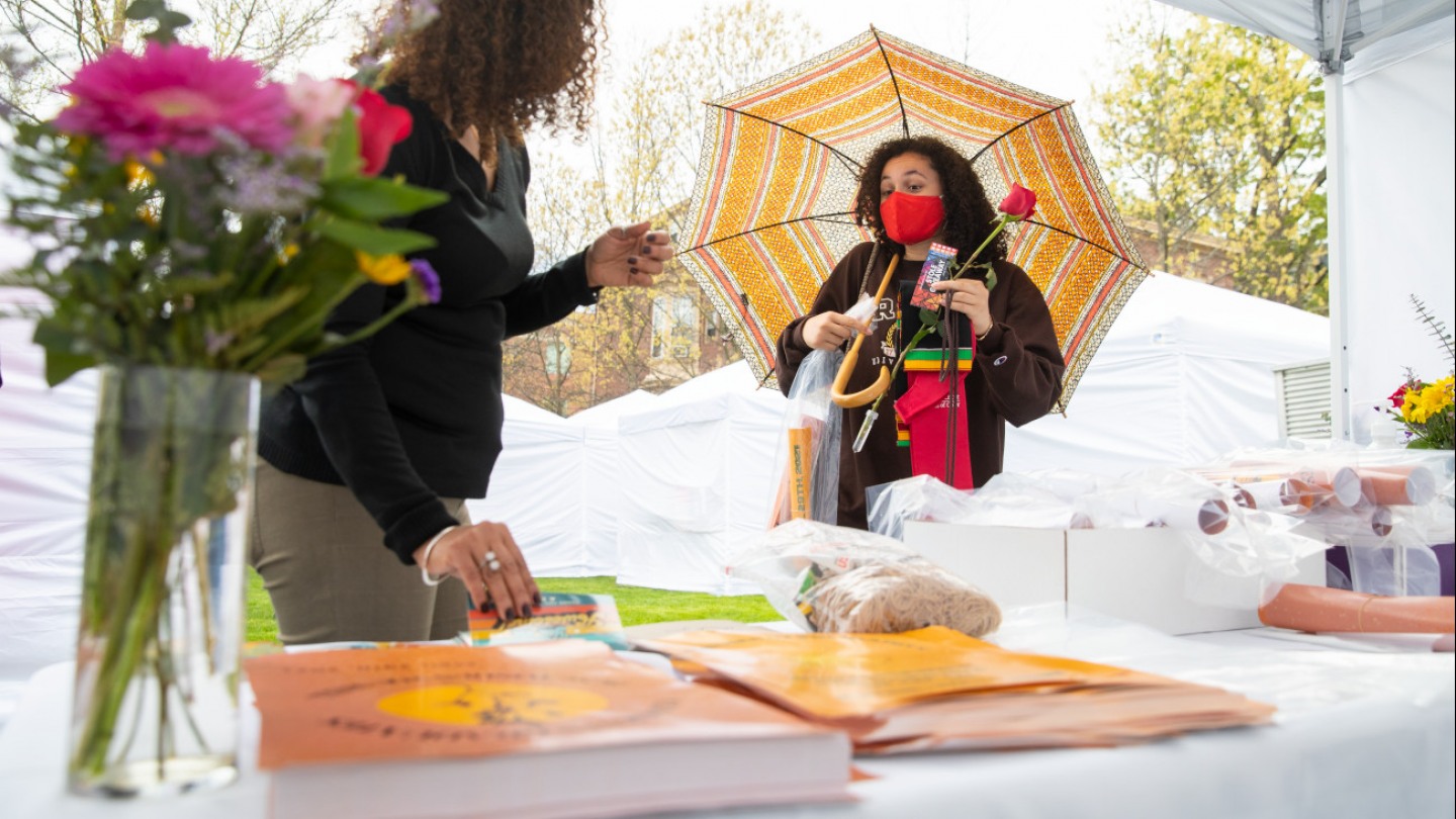 PHOTOS For soontobe graduates, events cap their