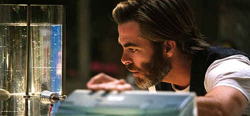 Alex Murry played by Chris Pine