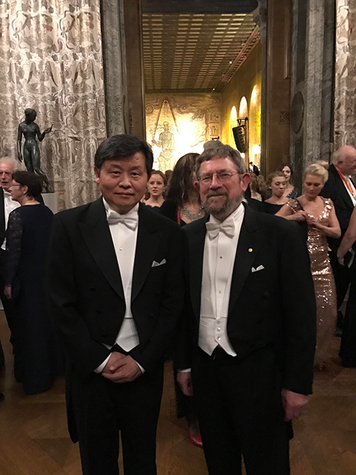 An image of Xinsheng Ling and J. Michael Kosterlitz