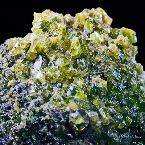 Image of a rock with olivine