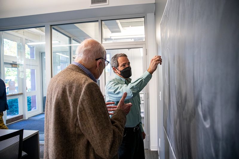 Image of Manfred Steiner at a blackboard