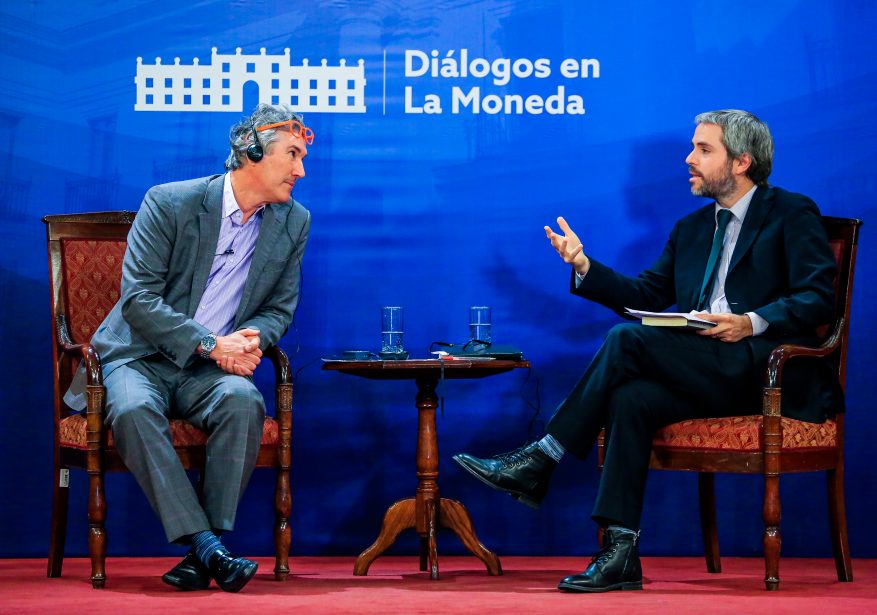 John Tomasi speaking with Gonzalo Blumel at Dialogos en La Moneda