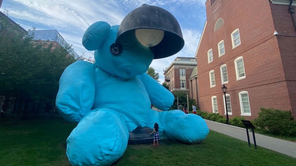 As iconic blue bear sculpture leaves College Hill, Brown community pays