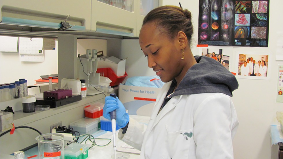 IMSD student in science lab